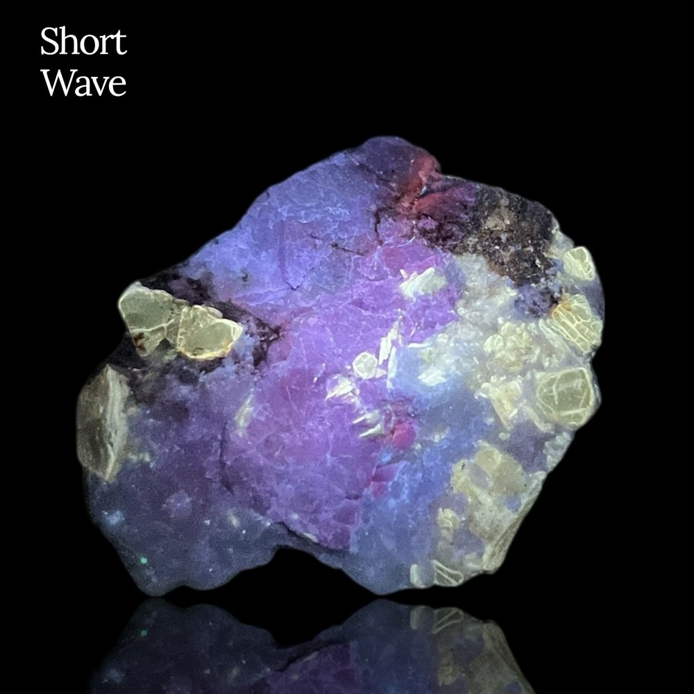98 Gr. Superb Fluorescent Phosphorescent Tenebrecent Hackmanite Crystals