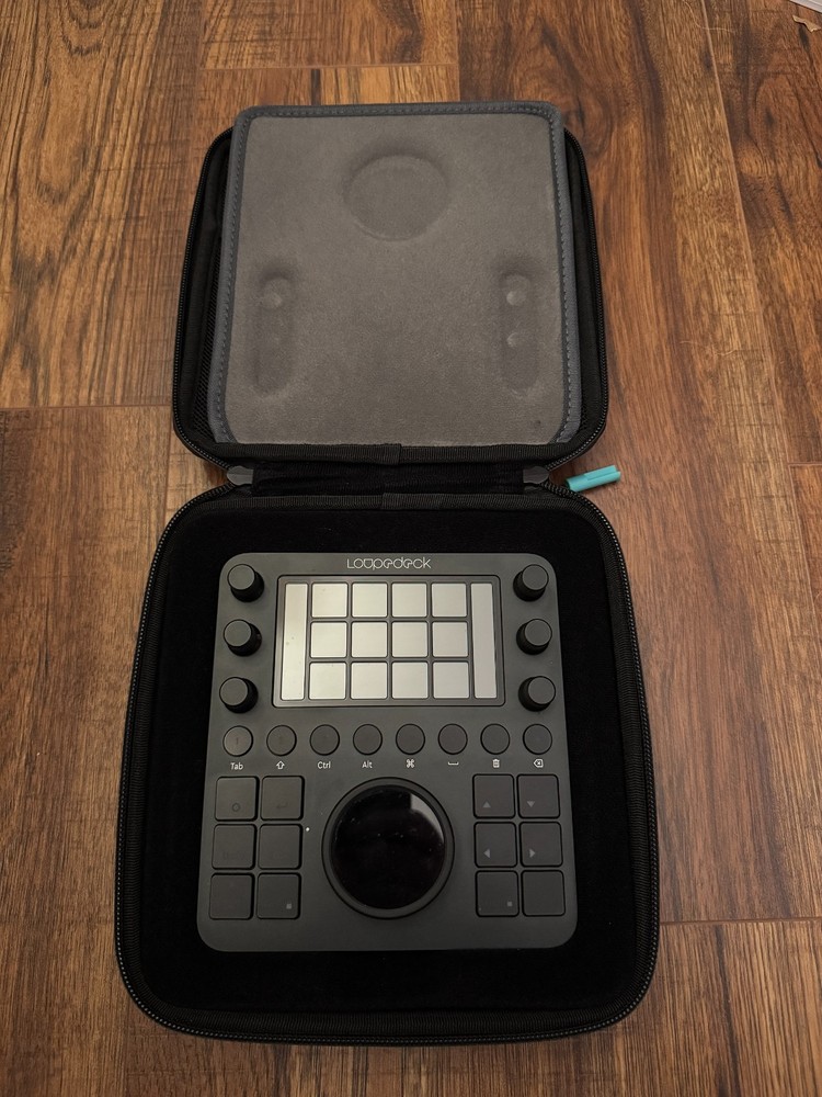 Loupedeck CT LDD-1903 LCD Editing Tool Keypad + Branded Case + BraidedUSB Cable