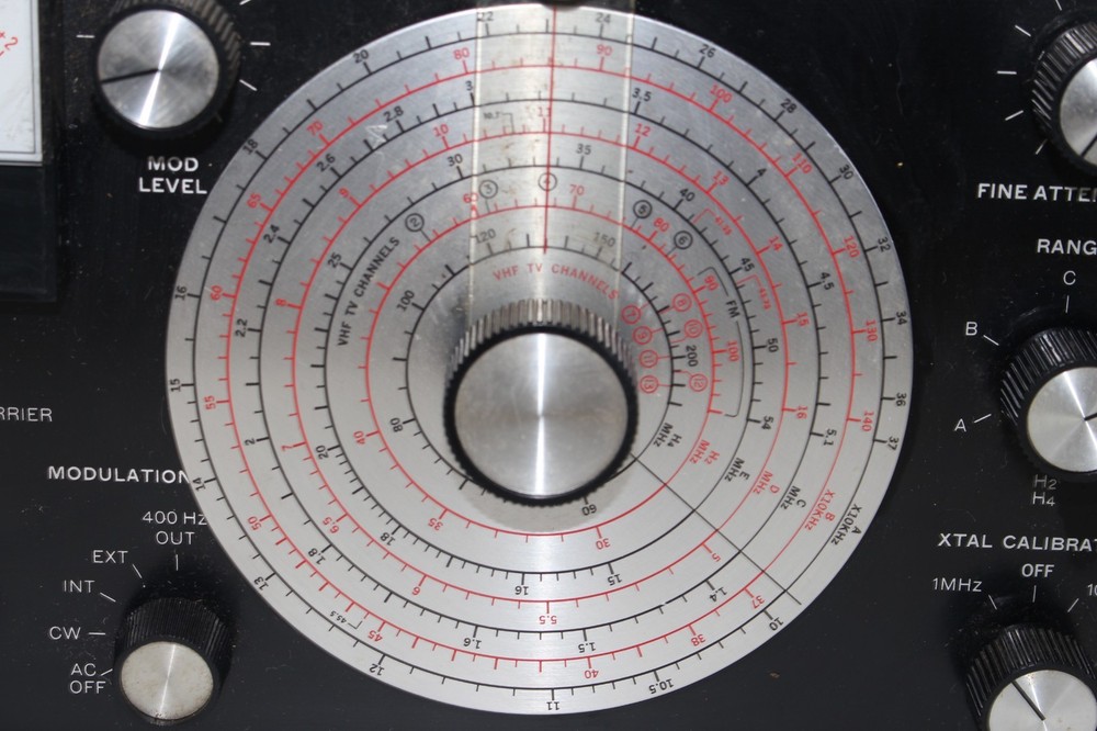 B&K Precision Solid State Model E-200D RF Signal Generator Parts Only Untested