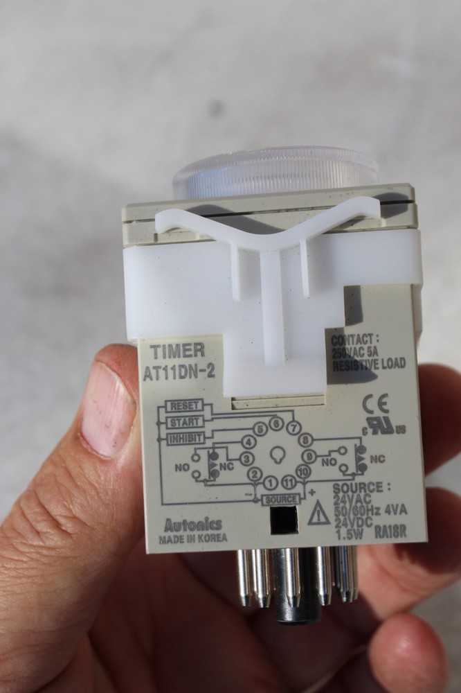 AT11DN-2 Autonics Analog Timer 24VAC/VDC w/ Socket Base 11pin Multi Range