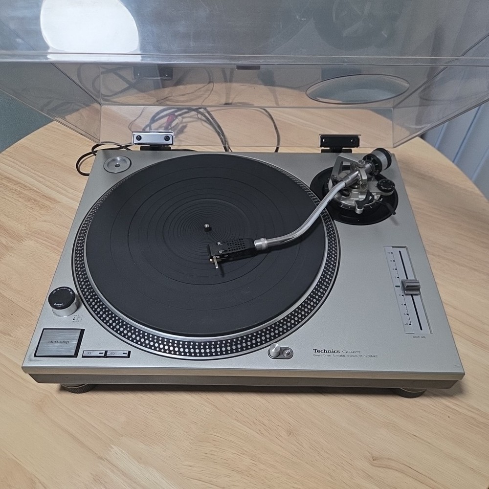Technics SL-1200MK2 Direct Drive Turntable System +cover Working