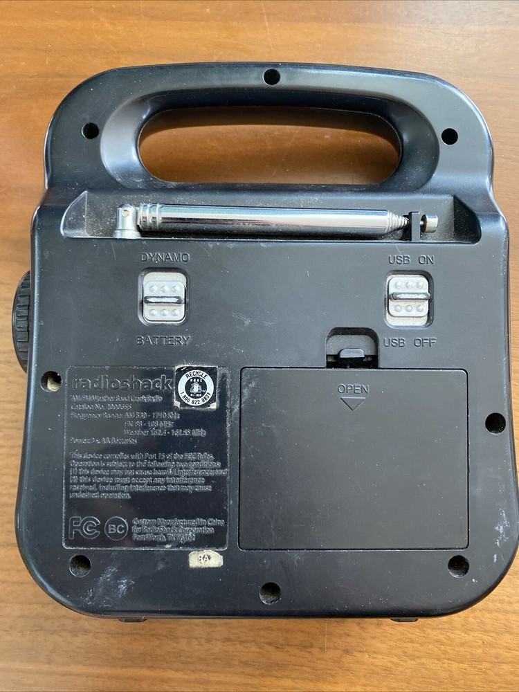 Radio Shack Dynamo Radio Windup Flashlight