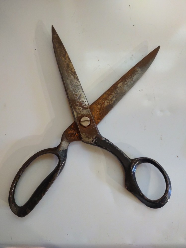 2 Pair Vintage Scissors