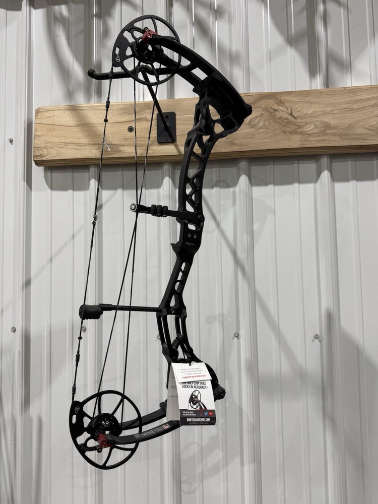 Bowtech CP28, RH, #70, 24.5"-30" DL, Black
