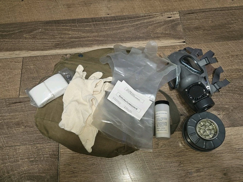 Finnish M61 Gas Mask w/60MM Filter