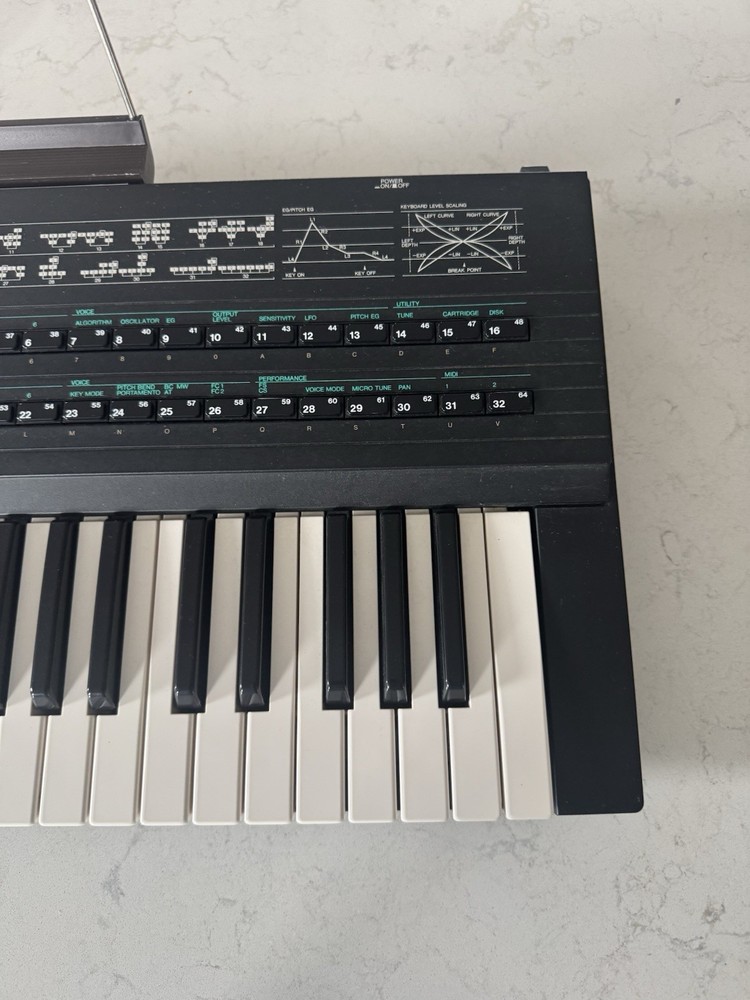 YAMAHA DX7II-FD Digital Synthesizer