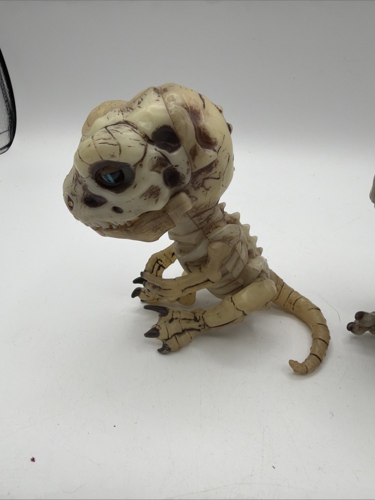 WowWee Fingerlings Untamed Skeletons Untested