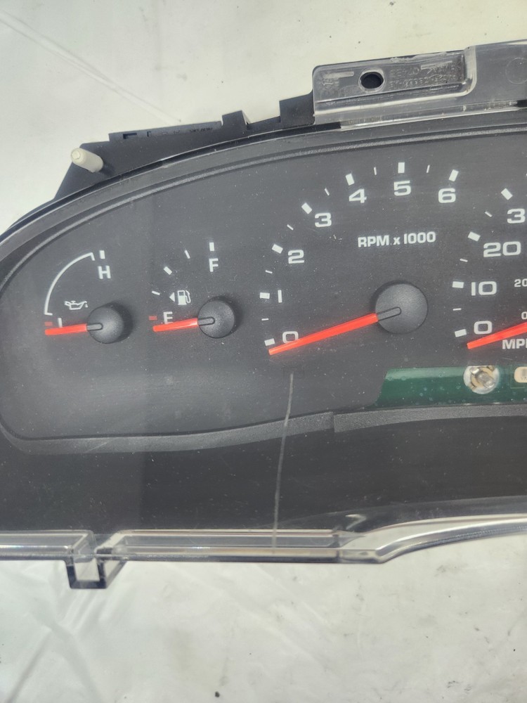 2004-2007 FORD ECONOLINE VAN E150 E250 E350 SPEEDOMETER INSTRUMENT CLUSTER Scuff