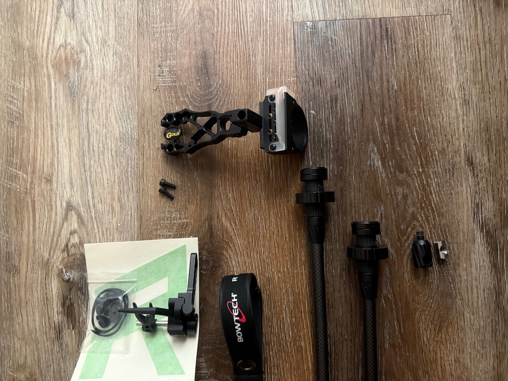 Compound bow kit - sight, arrow rest, stabs, sling, QD