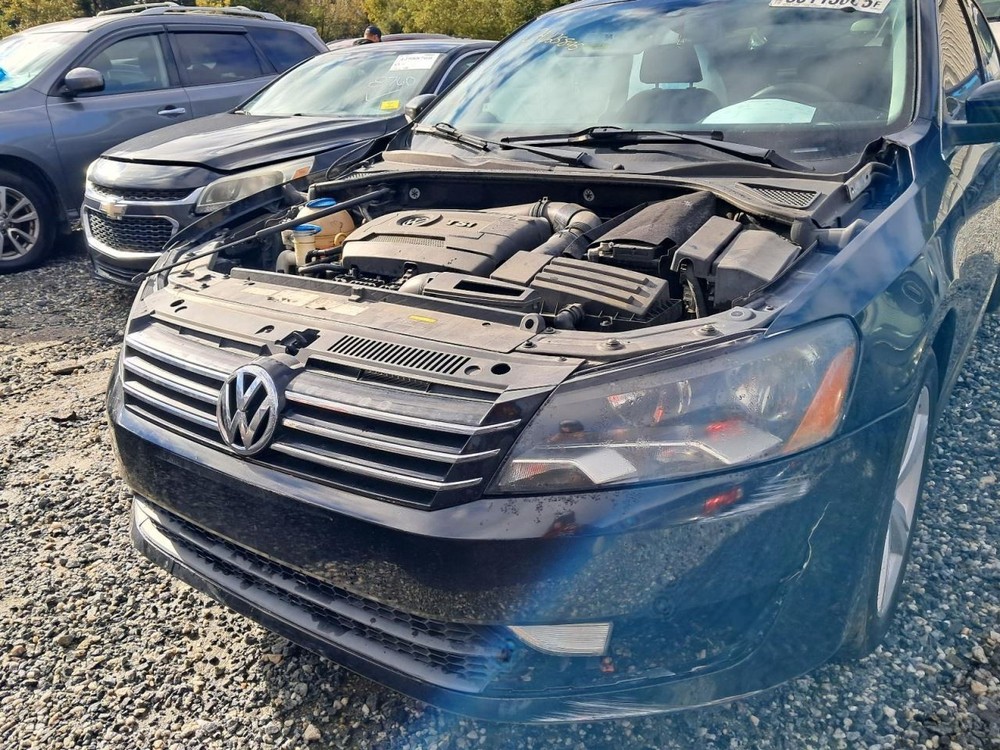 PASSAT 2015 Glove Box 4846745
