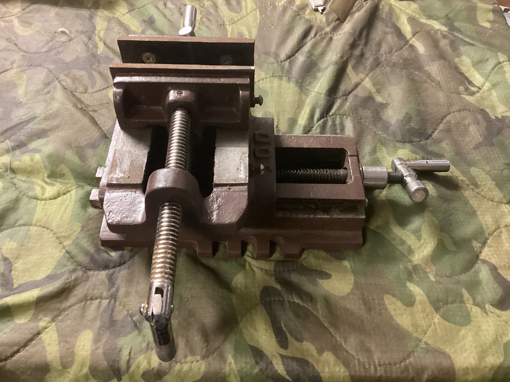 100 DRILL PRESS MILLING VISE Works fine Tabletop