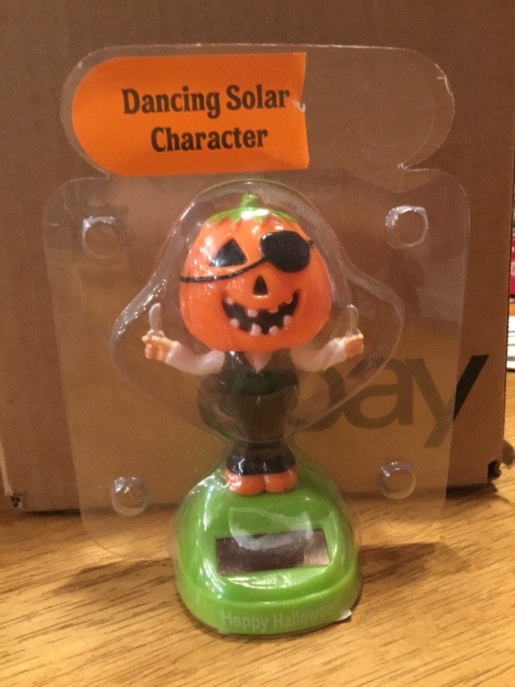 Solar Powered Dancing Pirate Pumpkin with Knives