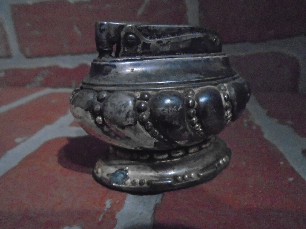 RONSON TABLE LIGHTER VINTAGE 1950S --DOESNT WORK MAYBE SILVER OR SILVERPLATED