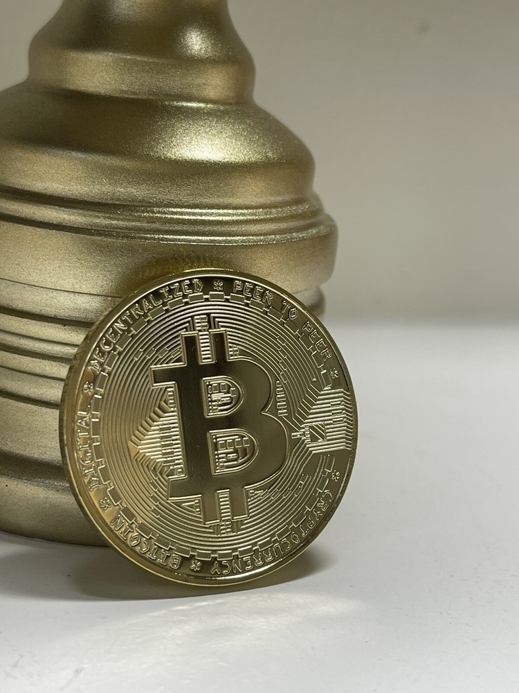 BITCOIN- Limited Edition Display Case / Cryptocurrency￼ PLUS $Free$ Crypto Coin