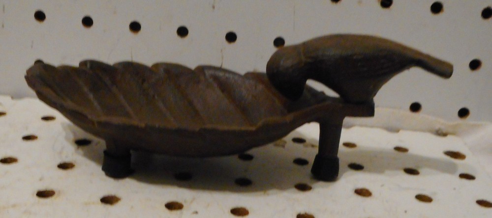 CAST IRON RUST FINISH BIRD ON LEAF  SOAP DISH TRINKET DISH