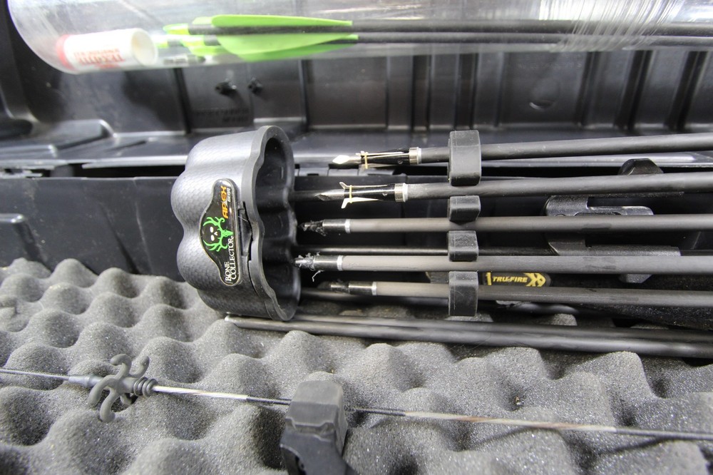 DIAMOND ARCHERY 2009 ICEMAN COMPOUND BOW 60LBS 29" DRAW WITH EXTRAS(02AEE26CA)