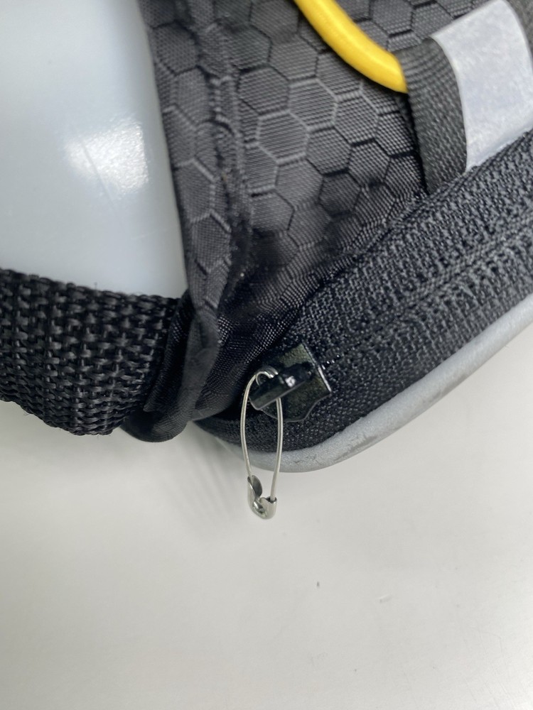 Runners World Hydration Belt Adjustable Single Bottle Zip Pouch