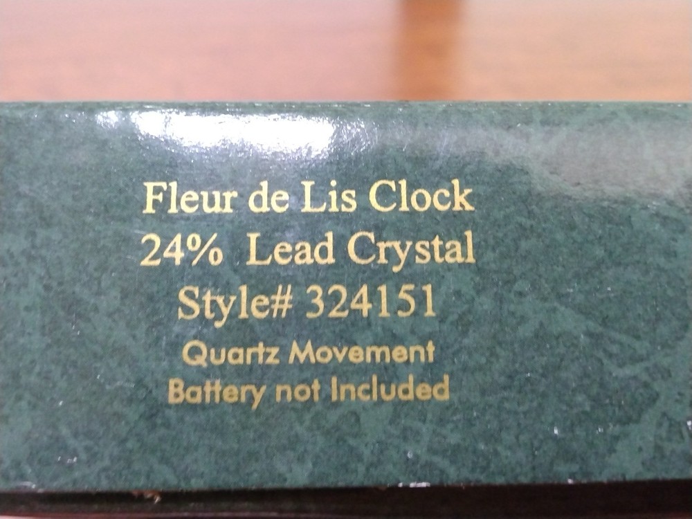Crystal Clear Signatures Clock 324151 & Bud Vase