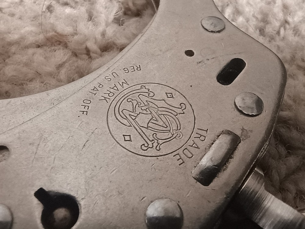 Smith & Wesson Model 100 Police Double Lock Handcuffs - Nickel