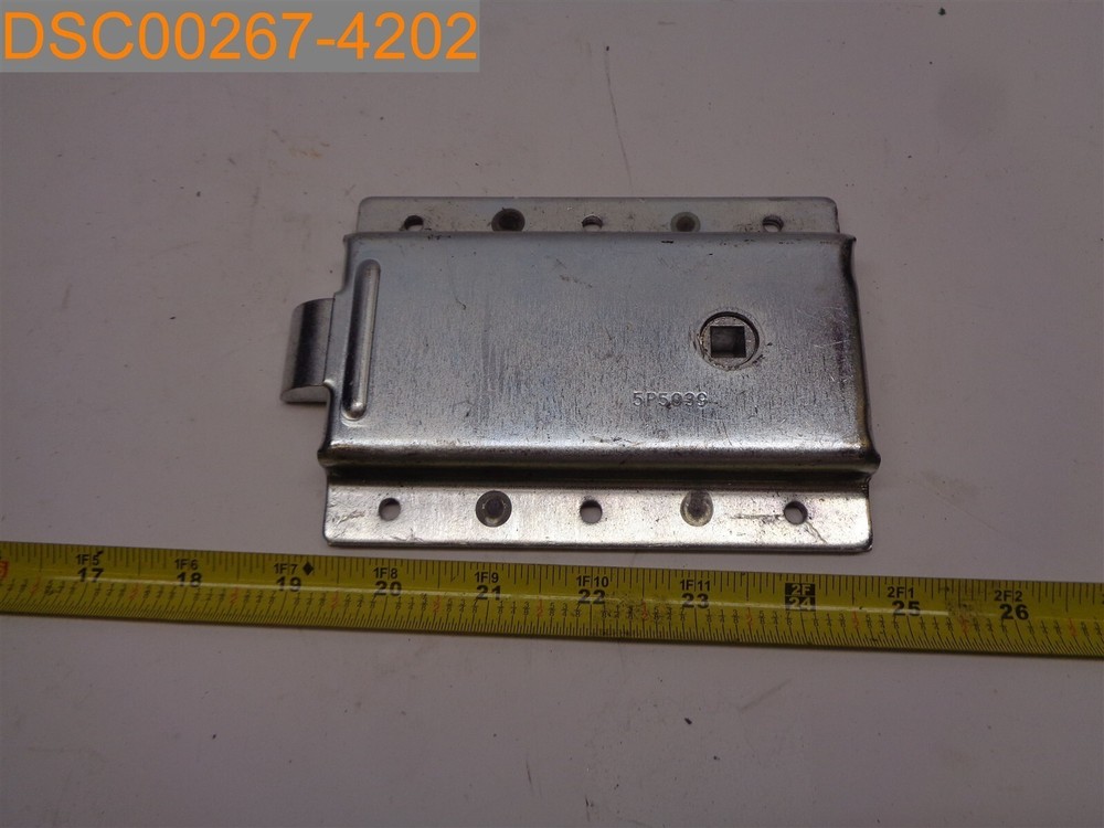 HAS LITTLE RUST: LATCH 5P5039