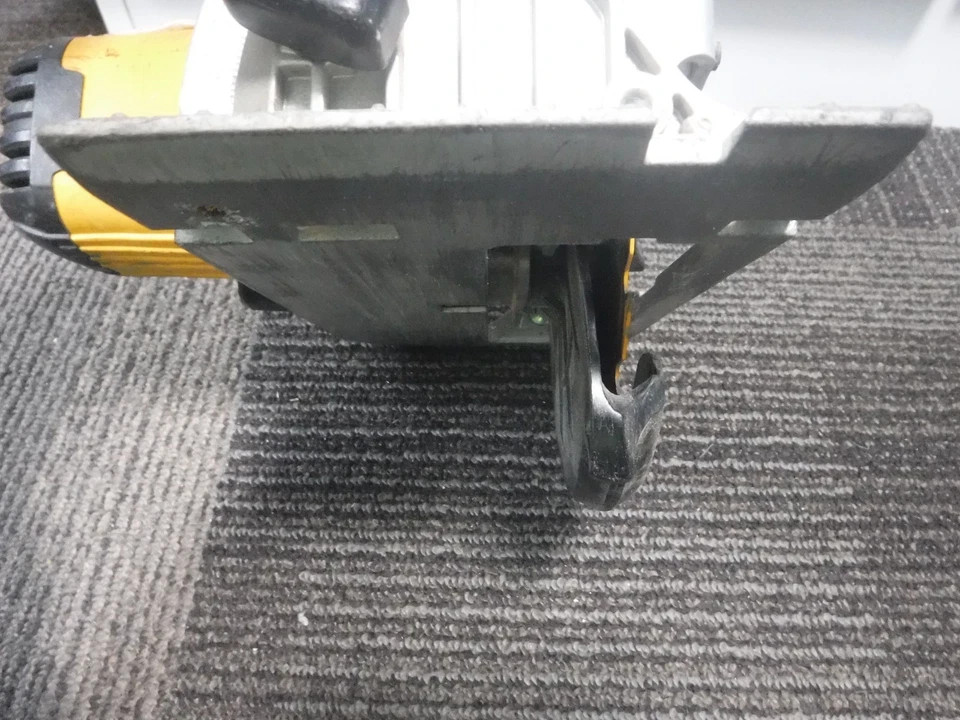 Dewalt 28V 6 1/2” Cordless Circular Saw - DC310 Tool Only