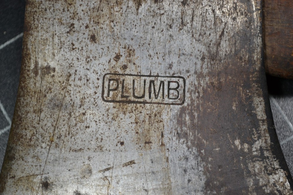 PLUMB - 3 1/2# - DOUBLE BIT AXE - ALL ORIGINAL