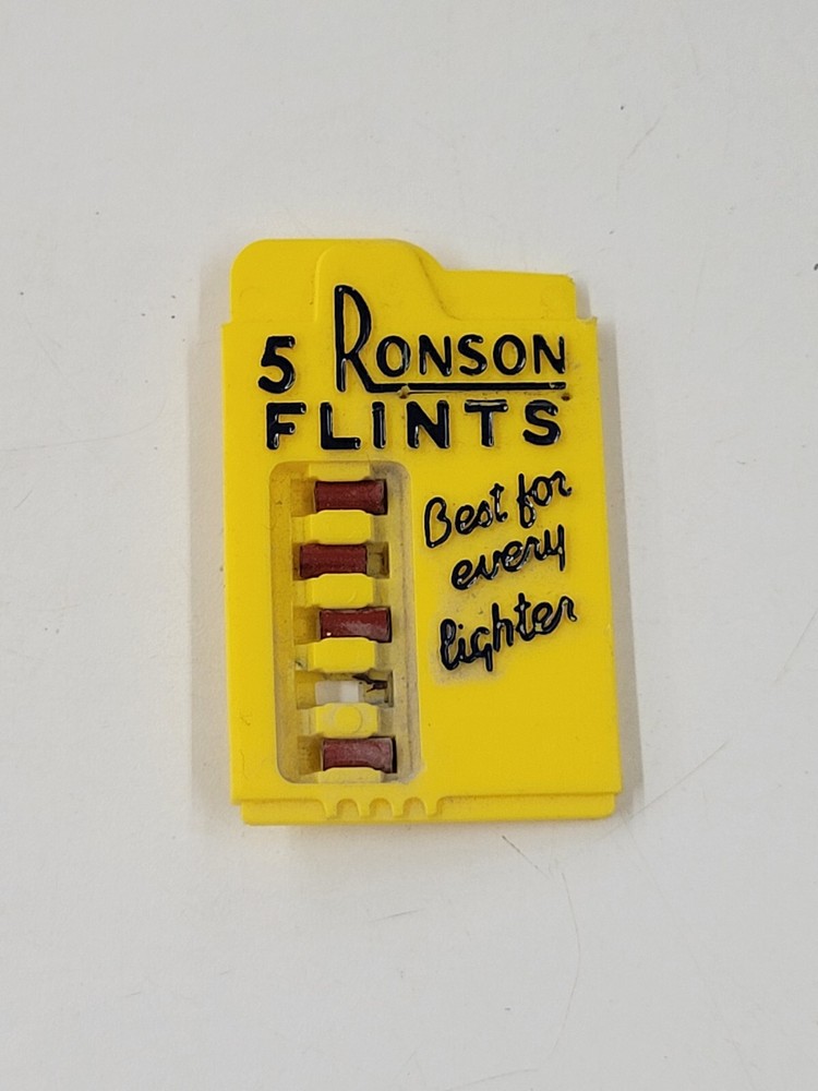 Vintage Ronson Cigarette Lighter With 4 Ronson Flints. Lighter Untested. USA