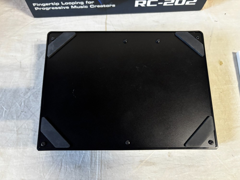 Boss RC-202 Loop Station Compact Performance Controller w/ box