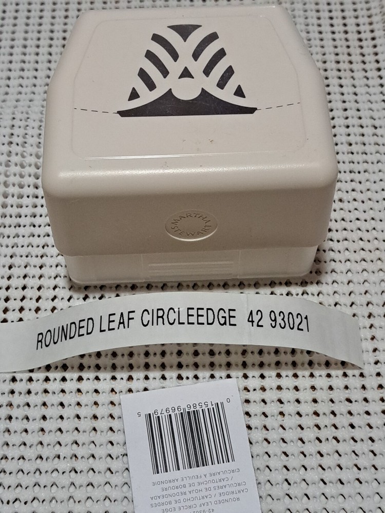 Martha Stewart Rounded Leaf Circle Edge Punch Scrapbooking Crafts