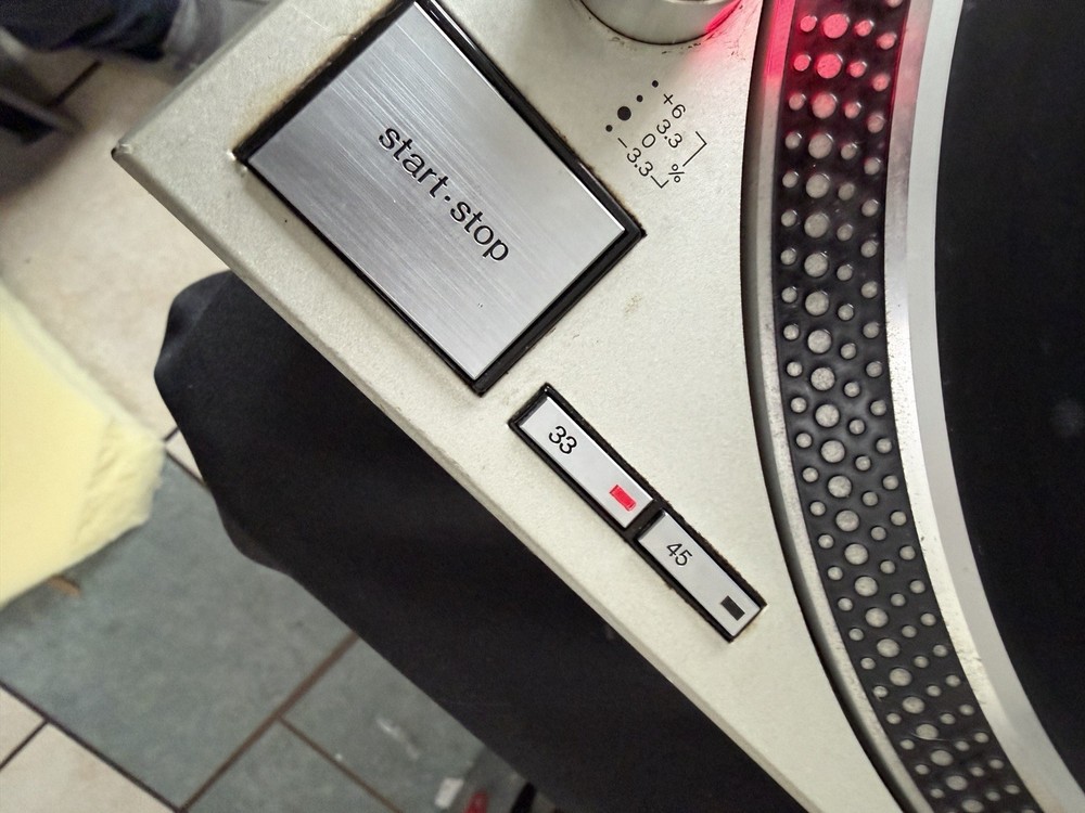 Technics 1200 MK2 Turntable Functional