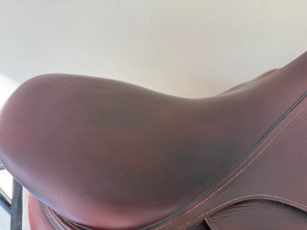 17.5 - 2016 Devoucoux Biarritz S, 2AA Flap, 4.5” Dot to Dot