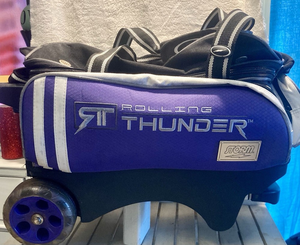 Storm Rolling Thunder bowling bag for 2 Balls retractable locking handle wheels
