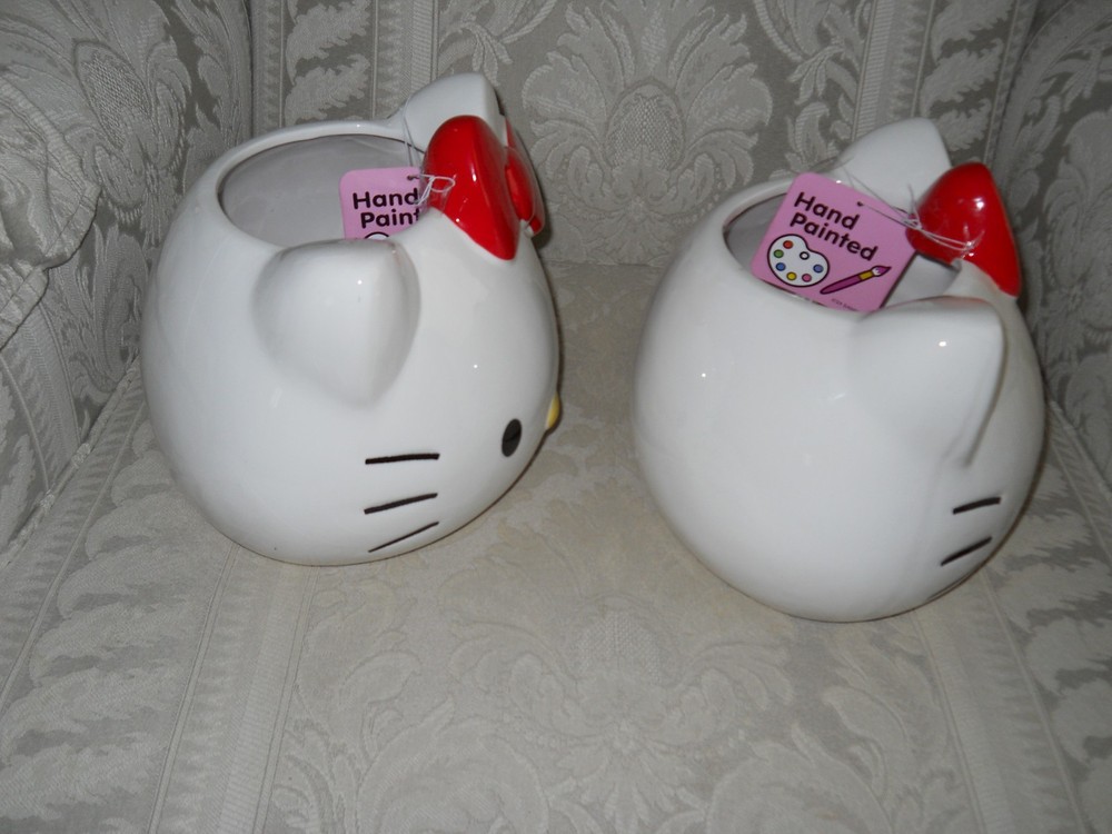 Hello Kitty Planters White with Red bow Very Good condition