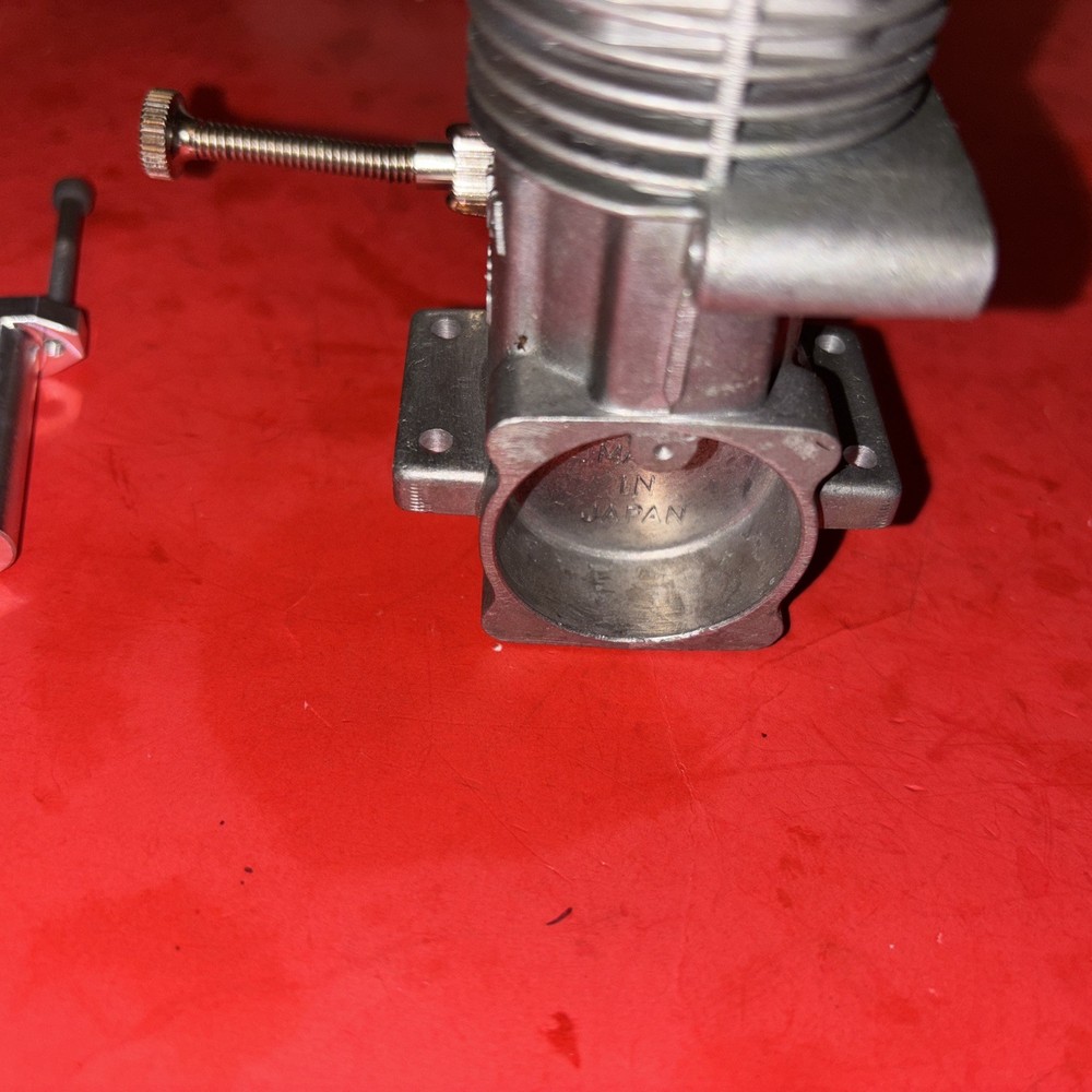 ENYA SS40 BUSHING CRANK STUNT ENGINE & T-MUFFLER COMPLETE NICE #63