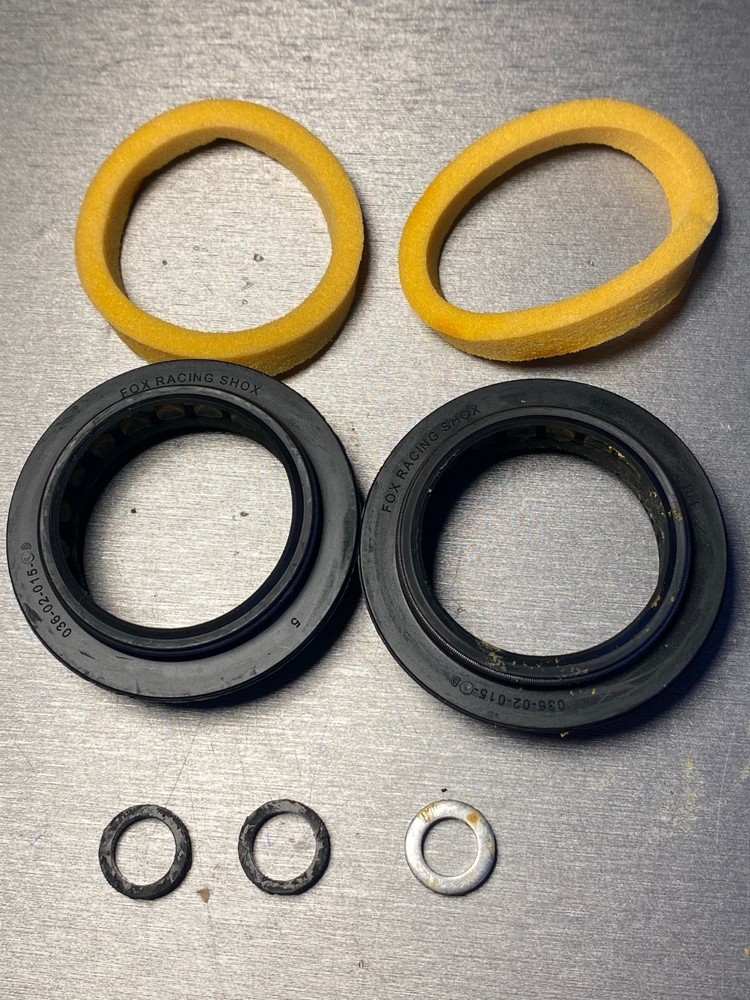 FOX FORK OIL KIT - DUST WIPER FORKS 32mm