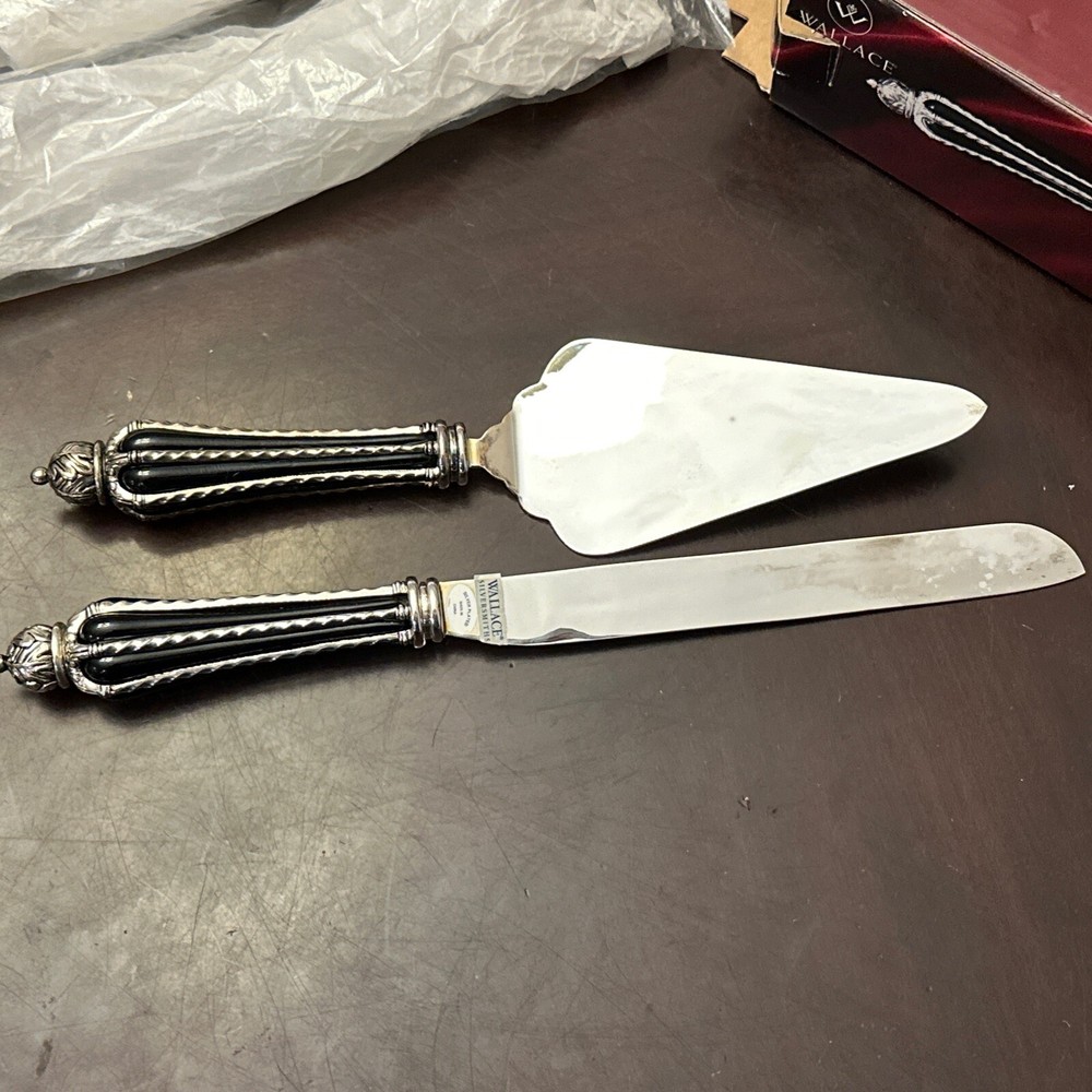Wallace Silversmith Royal Onyx black glass and silver cake server set