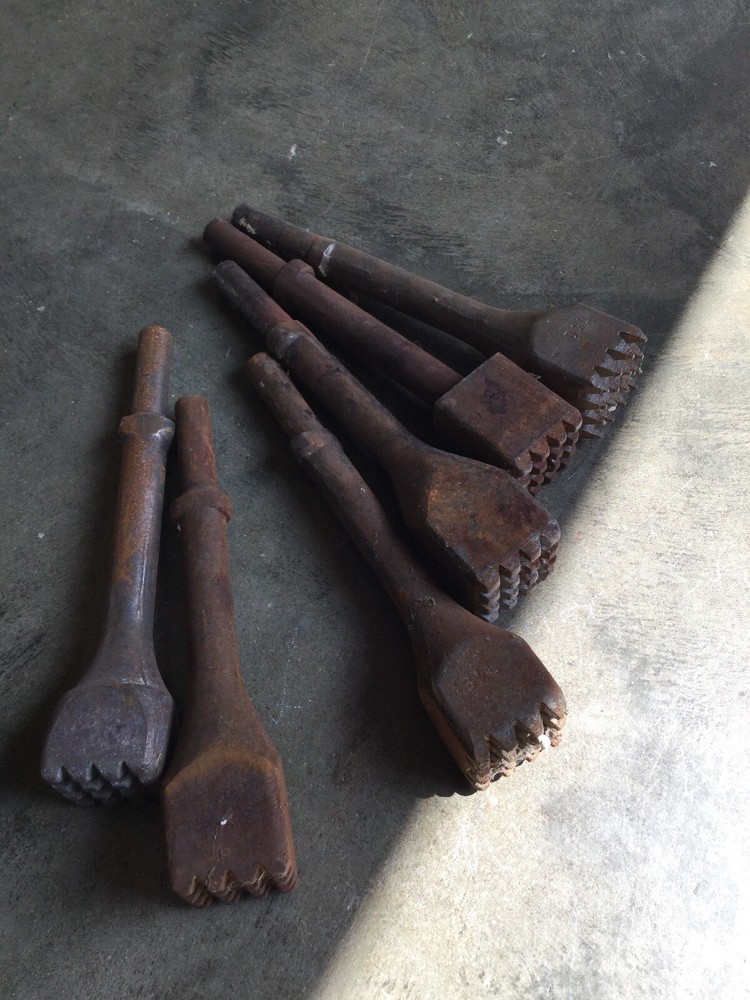 7 Bushing Bits & Chisels, SDS Max, Oval Lockong Mechanism