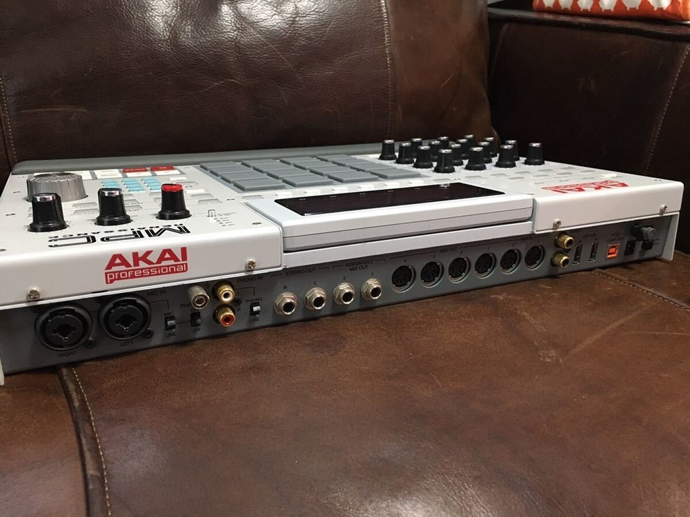 AKAI MPC RENAISSANCE Samplers Sequencers Professional MIDI Controller