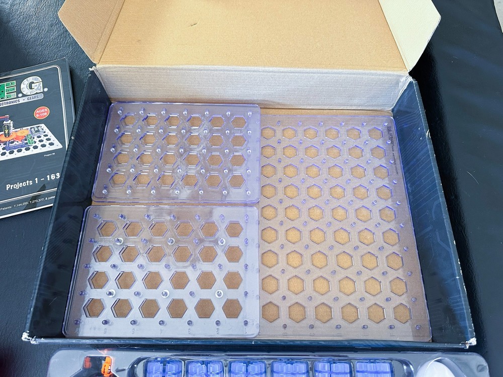 Snap Circuits Jr. SC-100 Electronics Exploration Kit COMPLETE