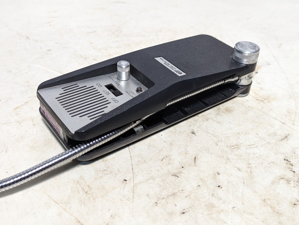 TIF Instruments halogen leak detector with leather case