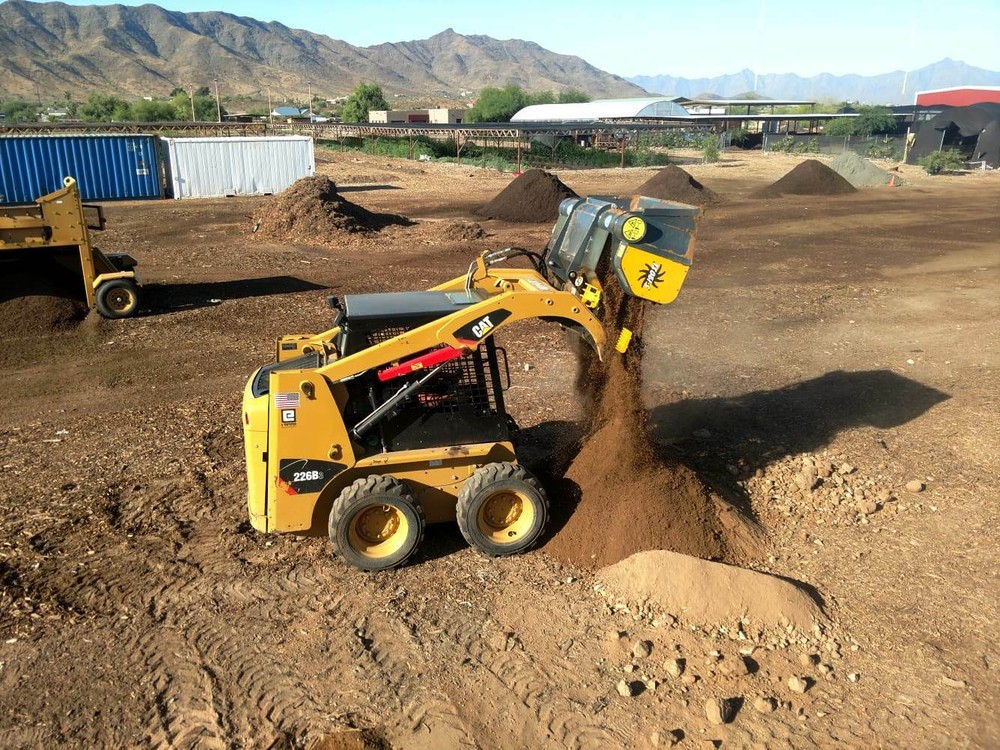 fast, efficient backhoe screening bucket
