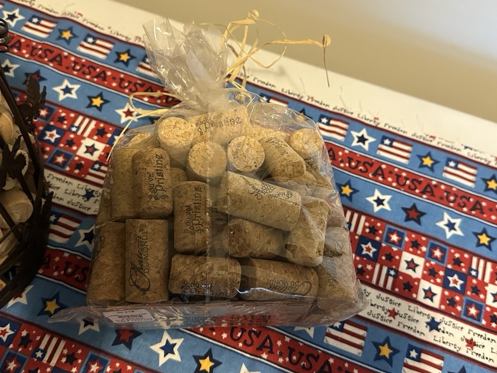 Chateau Du Monde Wine Corks Holder with extra corks