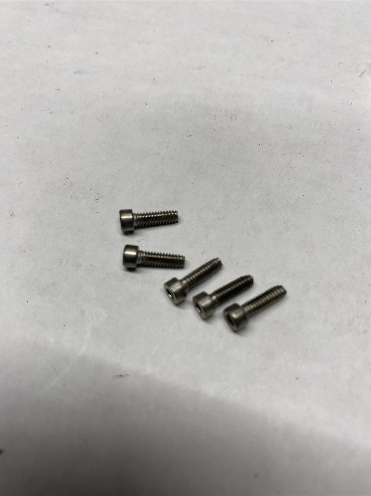 Five OEM Evinrude Johnson Screws 329054 BB-324