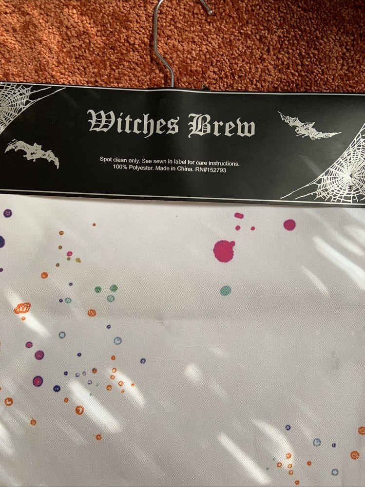 witches brew skull table cloth size 13 X 72