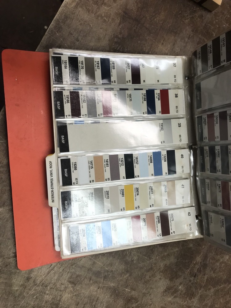 R-M AUTOMOTIVE REFINISHER'S COLOR BOOK