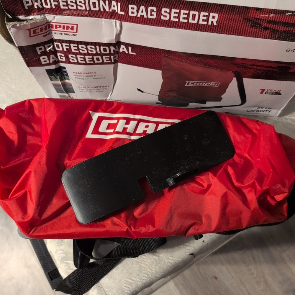 Chapin 84700A 25-Pound Handheld Bag Seed Spreader with Waterproof Bag