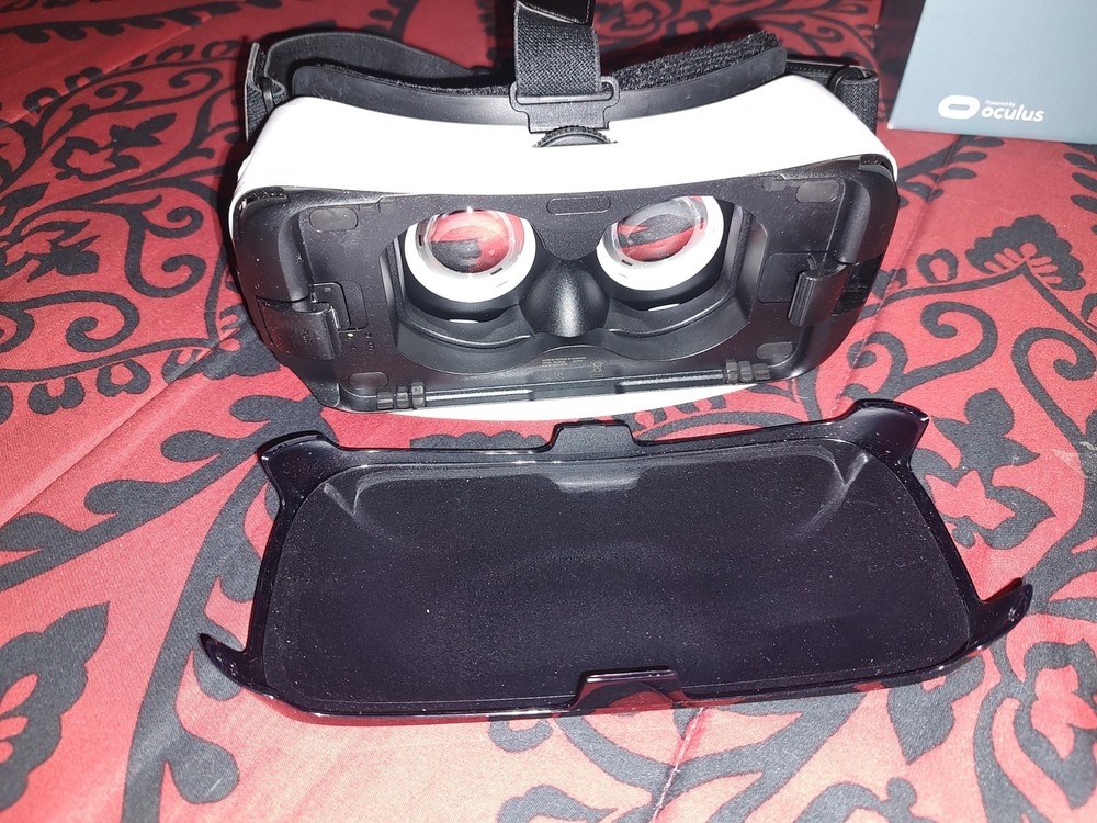 Samsung Gear VR Virtual Reality Headset Powered by Oculus