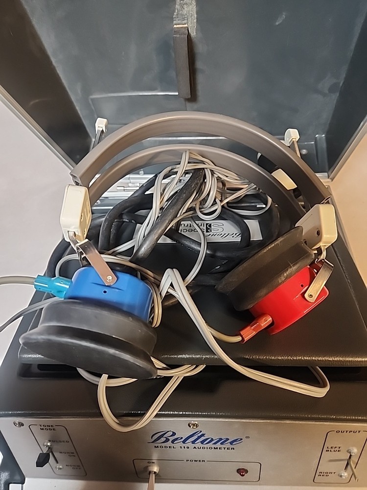 Beltone Model 119 Portable Hearing Test Audiometer W/ Headset & Push Button