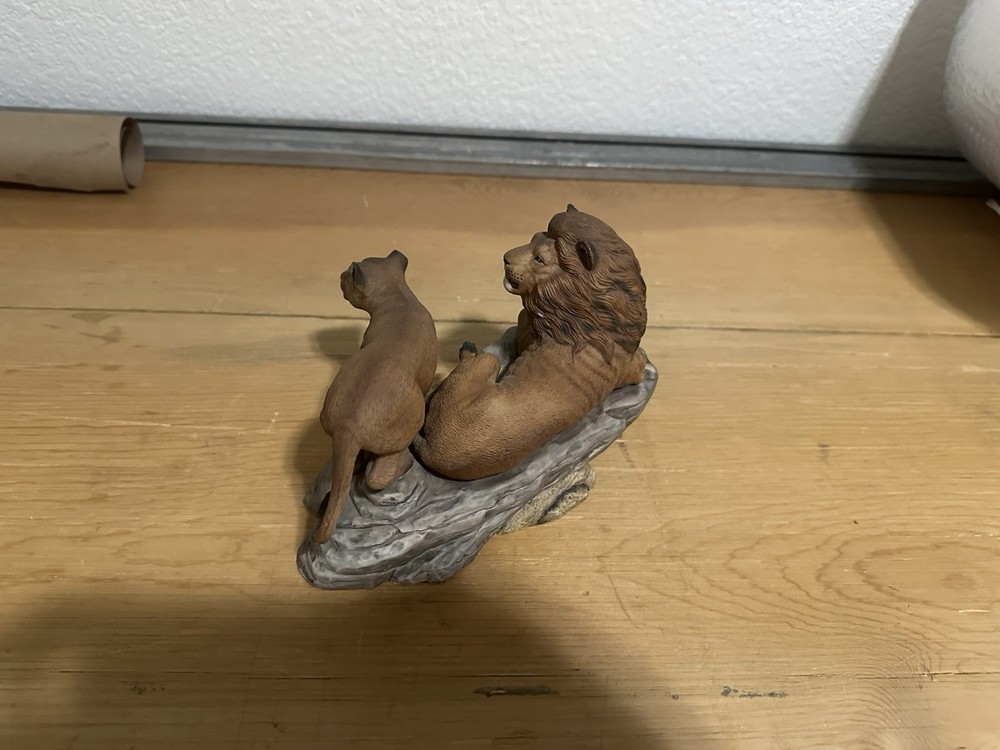 Lennox Lion Scene Pottery