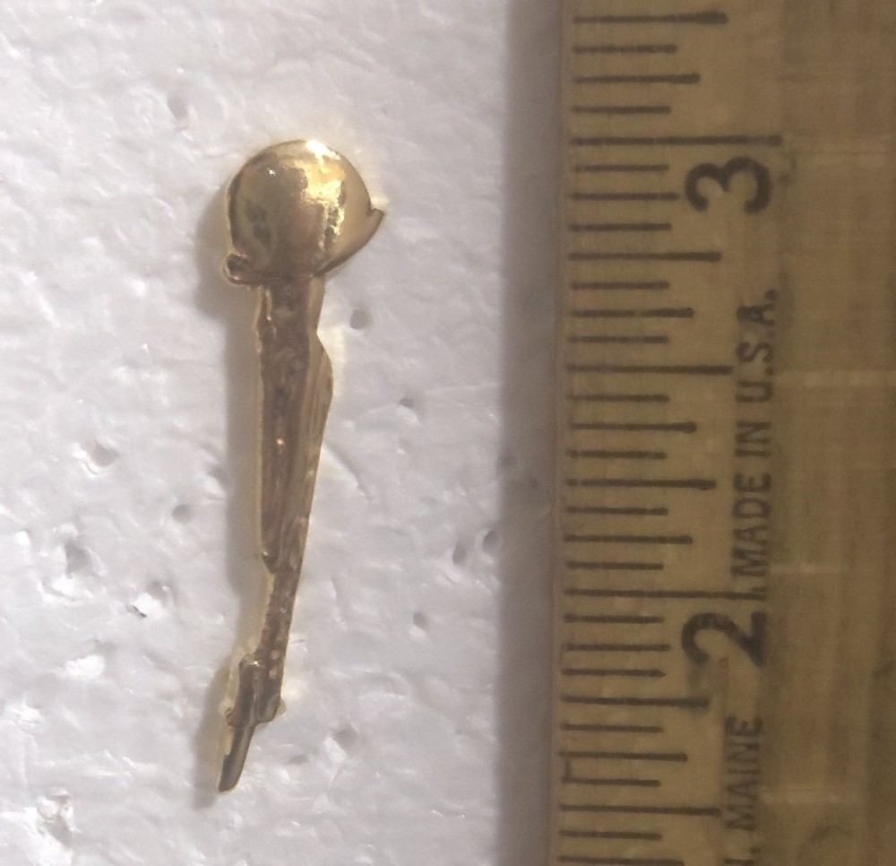 Memorial Rifle and Helmet Pin